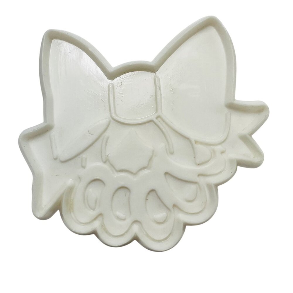 Cartoon Bow-Themed White Plastic Cookie Cutter Five Rings Holiday Christmas Song
